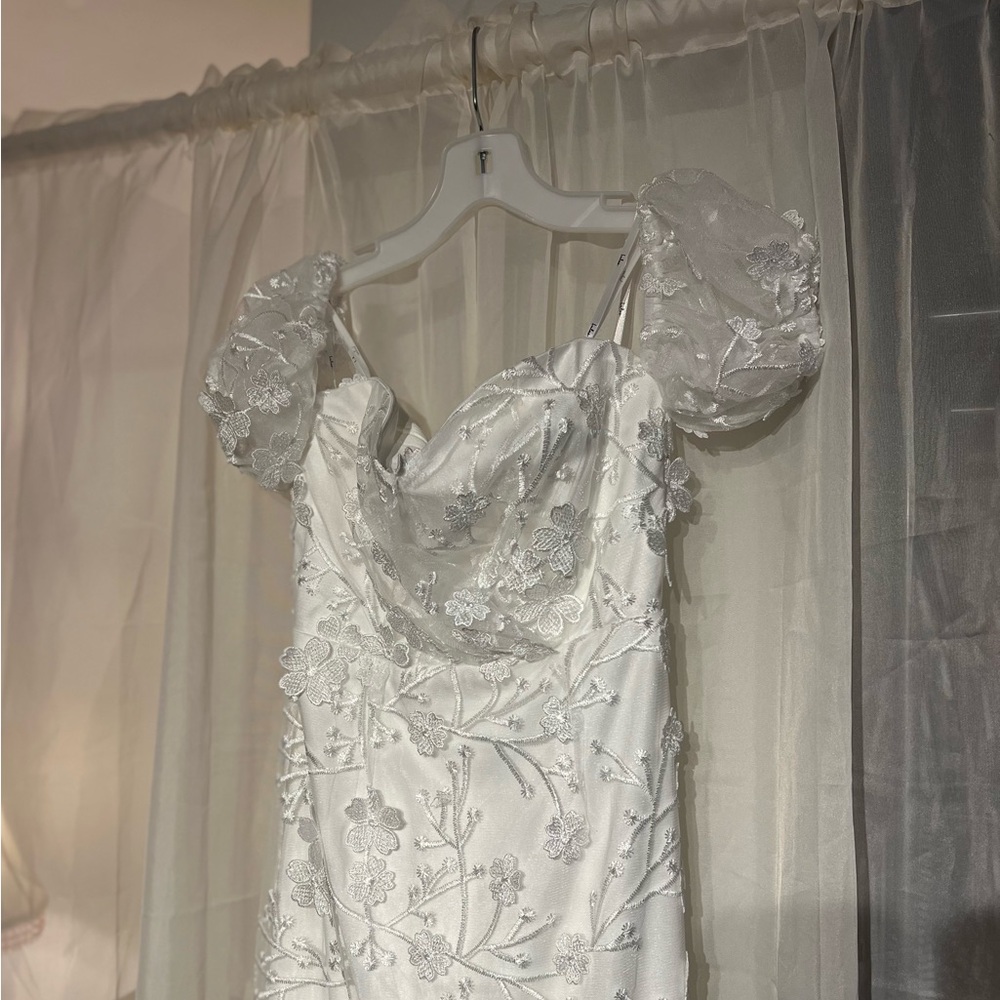Lulus 3D Floral Print Wedding Dress Size Small
